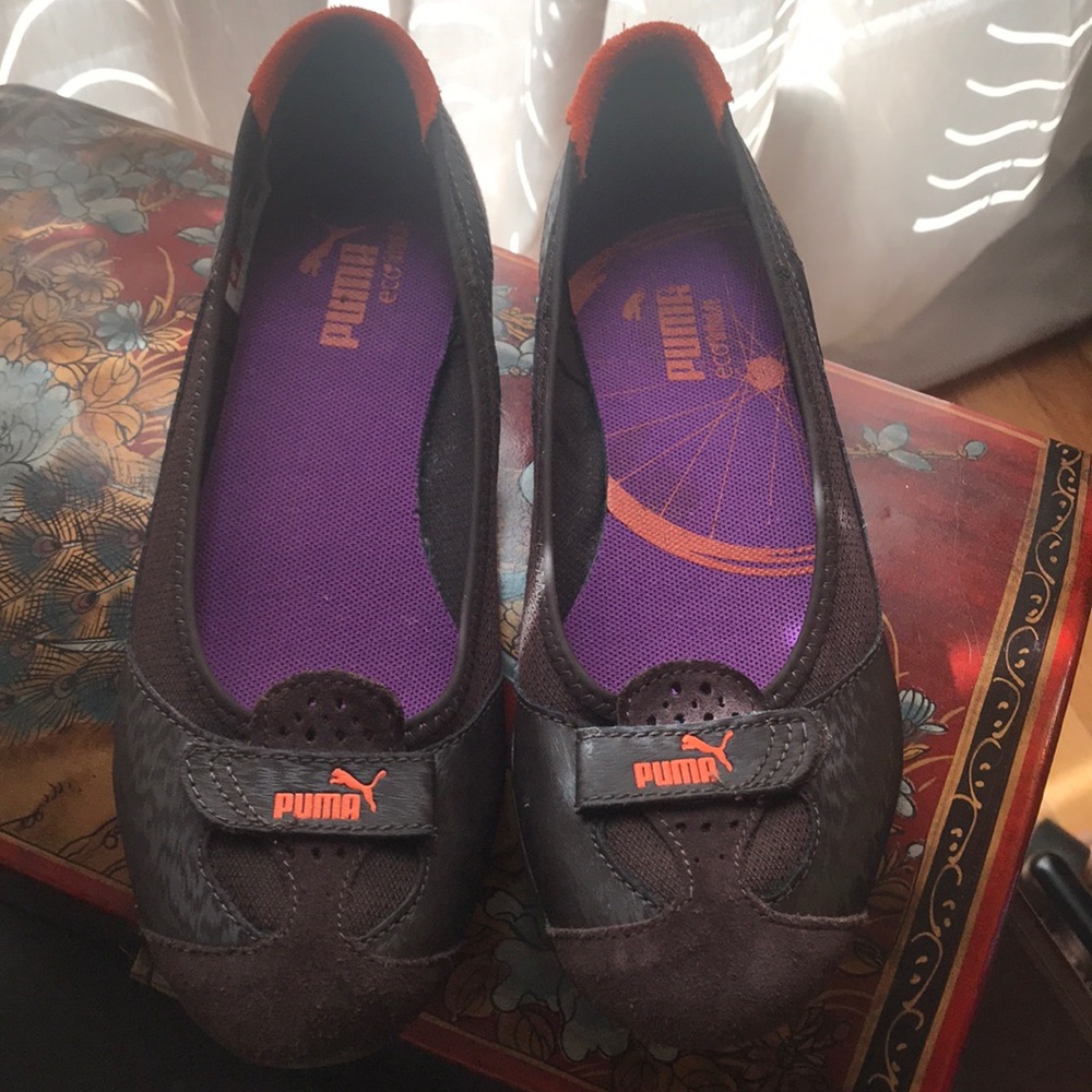 Brown puma slide on sneakers